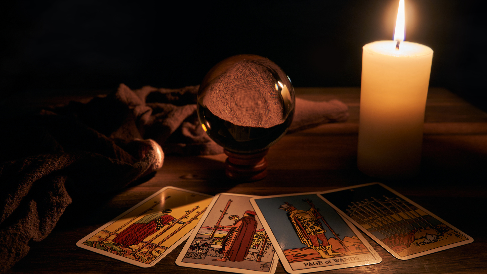 El-Tarot:-Una-Guía-Personal-hacia-el-Autodescubrimiento